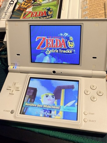 Nintendo DSi Handheld-Spielkonsole + Ladekabel + 3 Top Spiel - Bild 5 von 9