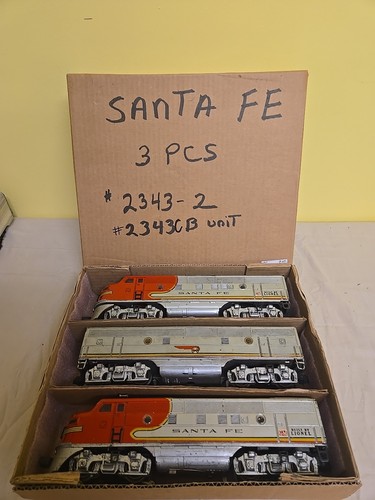 LIONEL POSTWAR 2343 SANTA FE F-3 DIESEL "AA" UNITS WITH 2343C UNIT - Picture 2 of 3