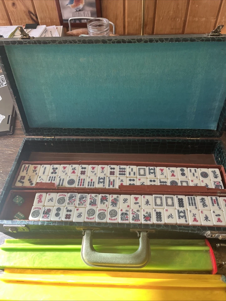 Vtg Bakelite Cardinal Mah Jongg Set 152 Tiles in Case w/ 5 Racks - Image 2 of 4