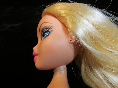 Bratz Fashion Show Bademode Cloe Puppe Redress Platinum Shimmer Mantel Stiefel Strumpfhose - Bild 10 von 14