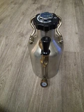 GrowlerWerks uKeg 64 oz Carbonated Growler Stainless Steel Portable Mini Keg