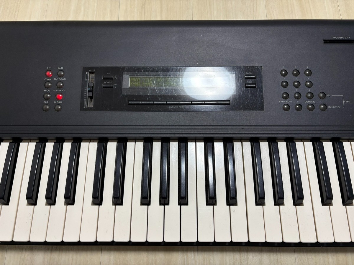 Korg M1 61-Key Digital Keyboard Synthesizer with Power Cable
