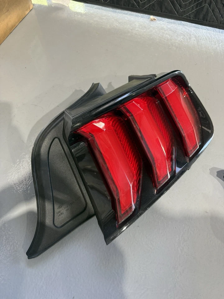 2108 2019 2020 Ford mustang taillifhts - Image 2 of 4