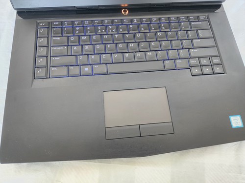 Alienware 15 R3 i7-7700HQ 15.6" FHD 16GB 512GB SSD Nvidia GTX 1070 Gaming - Picture 6 of 18