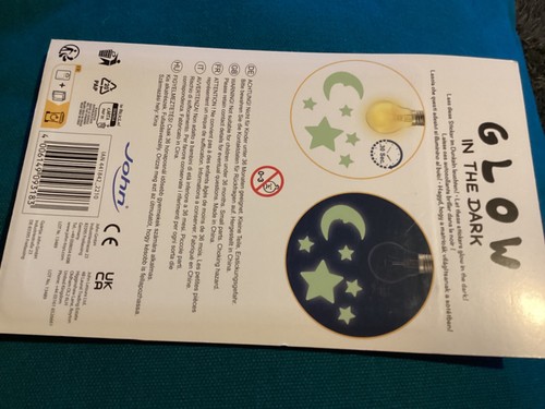 BNIP New Pack of Glow in the Dark Stars & Moon - 13 Pieces - Various Sizes - Picture 3 of 4
