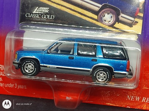Johnny Lightning Classic Gold Collection 1997 Chevy Tahoe Blue 1:64 Limited Edit - Picture 3 of 3