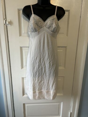Rare Vintage Vanity Fair Slip, Pale Pink W/Daisies Overlay, Full Slip 34 Nylon - Bild 3 von 6