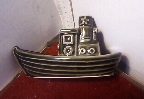 DARTMOUTH DEVON POTTERY TUG BOAT GREEN TRAWLER ORNAMENT - Picture 2 of 8