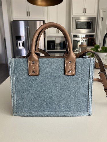 True Religion Quilted Denim Tote Crossbody Bag Purse Light Blue TNFB0110 NWOT - 第 11/18 張圖片