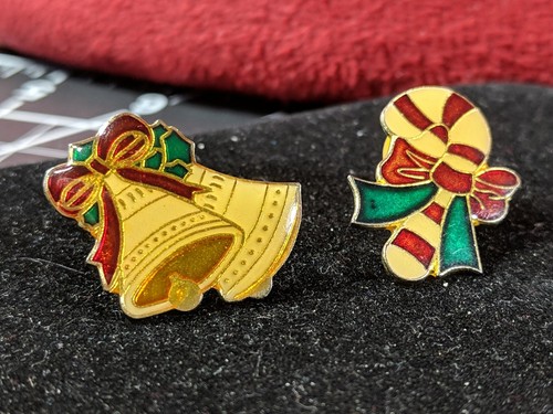 Vtg 2 Christmas Pin Back Gild Cloisonne Enamel 1950 Ribbon Bells & Candy Cane - Picture 3 of 19