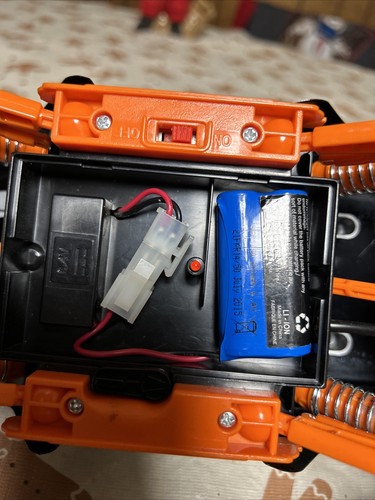 Maisto Tech 81157U - RC Car - Rock Crawler 3XL(15 3/8in) Monstertruck No Remote - Picture 14 of 14