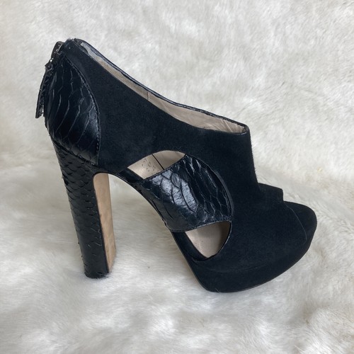 Barneys New York Co Op schwarze Wildleder-Heels mit Schlangenmuster Größe 35
