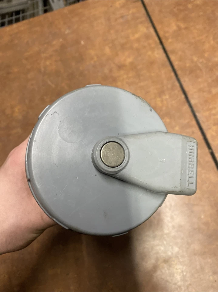 Conector Hubbell Receptáculo 363C6W 63 amp 6H 220v 2P +G Foto 3 de 3