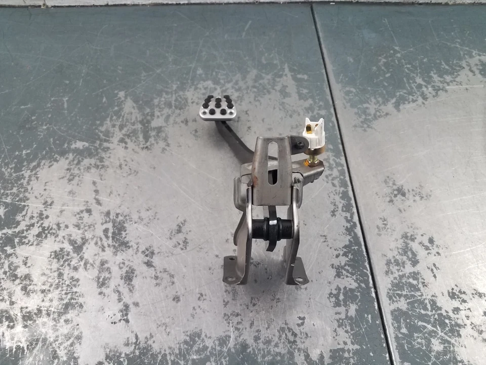 Conjunto de pedal de freno Honda S2000 AP1 2002 #8957 P2 Foto 3 de 4