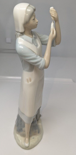 FIGURINA INFERMIERA CASADES PORCELLANA MADE IN SPAGNA ANNI 80 FATTA A MANO LUCIDA ALTEZZA 11” - Foto 3 di 13