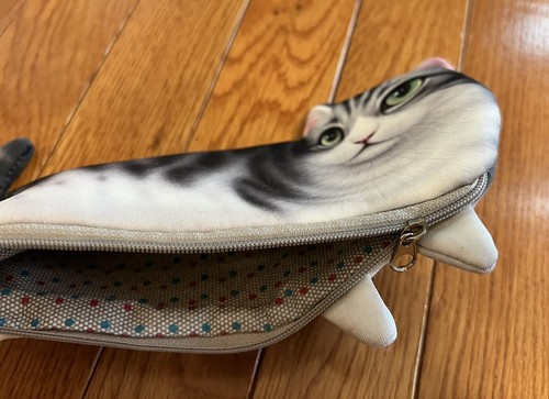 Cat Change Purse Or Pencil Case With Foam Filling And Polka Dot Lining - Picture 4 of 4