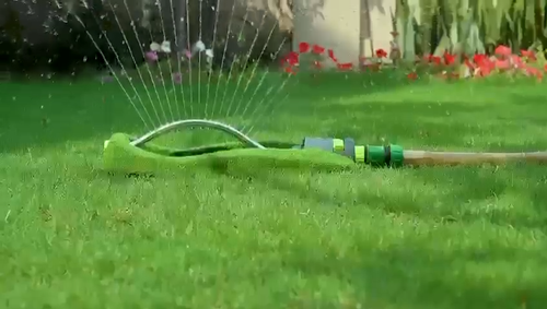 Oscillating Lawn Sprinkler Garden Irrigation Spray Hozelock Compatible 18-Jet Uk - Video 1 of 1