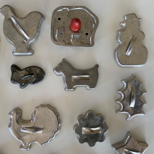 19 Cookie Cutters Aluminum 1950s Elephant Heart Fish Turkey Horse Camel Star Vtg - Picture 8 of 16