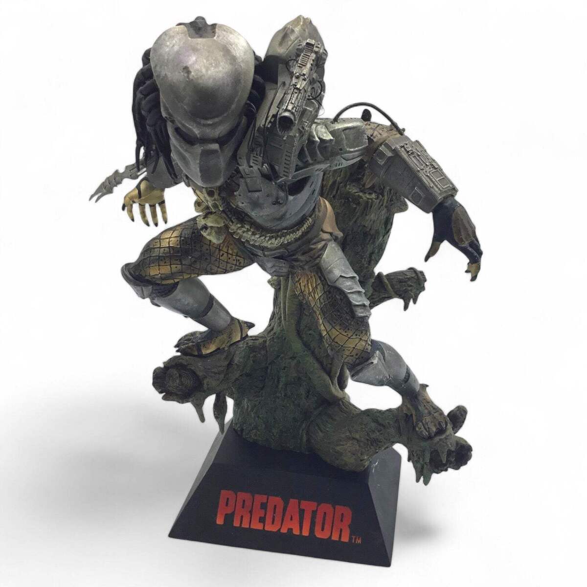 Spectacular Exclusive Collectible Predator Jungle Hunter