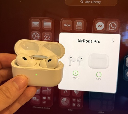 Apple AirPods Pro 2 w/ Lightning Charing Case (Used) - Bild 2 von 11