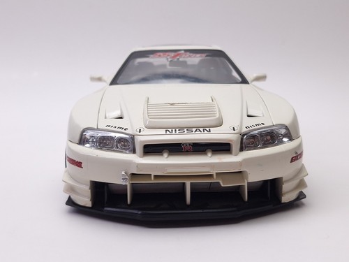 Muscle Machines 1/18 Scale Die Cast Model Nissan Skyline - White - Picture 13 of 16