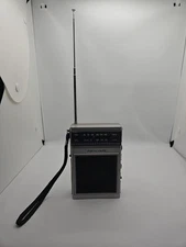 Vintage Radio Shack Realistic Hand Held Portable AM-FM Radio 12-719 Works #GT1