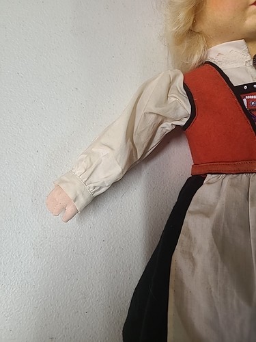 Vintage Norwegian Felt and Cloth Doll Norwegian Girl - Ronnaug Petterssen  18" T - Bild 4 von 17