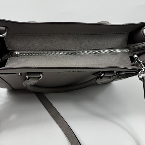 Bolso Bandolera Michael Kors Dillon Cuero Saffiano Gris Cartera - Imagen 15 de 24