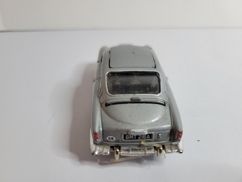 VTG Corgi Aston Martin Thunderball DB5 Ejection Works! Figure included. - Picture 6 of 9