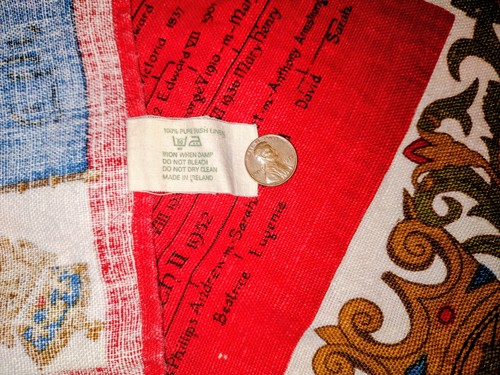 Vintage Ulster Weavers irisches Leinen The Royal Lineage englische Familie 17"x26" Tee - Bild 4 von 5