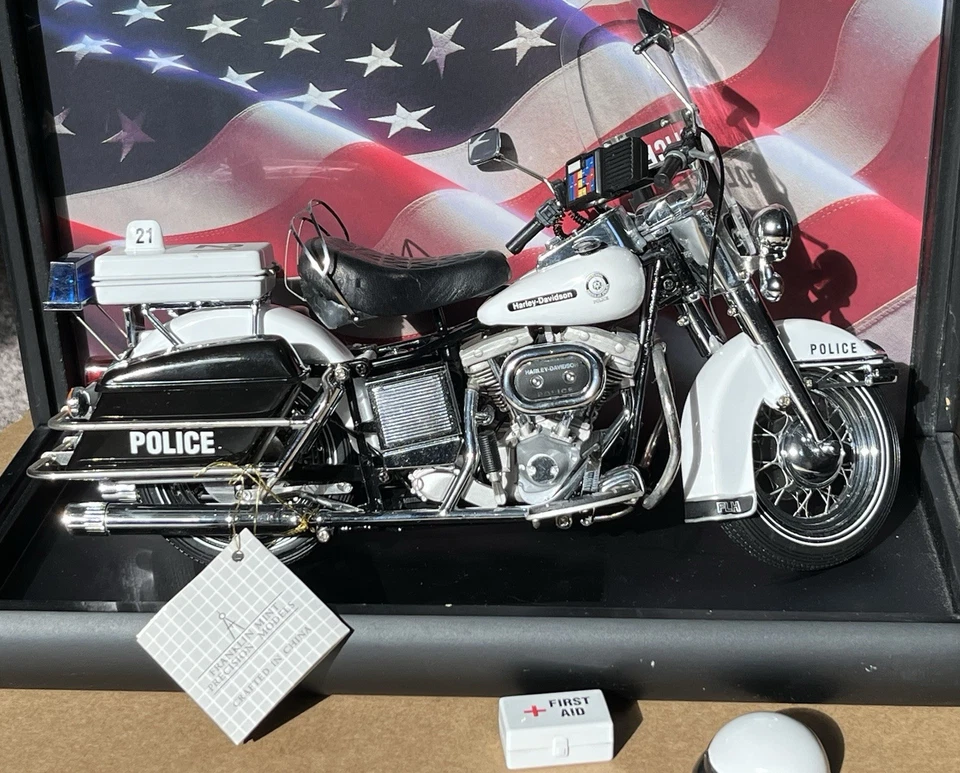 FRANKLIN MINT Harley Davidson Police Patrol 1:10 Motorcycle w/ Display Case - Image 2 of 4