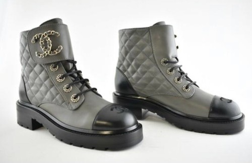 Authentischer Chanel mit QUITTUNG 39 graues Logo kurze Kampfstiefel Stiefel gesteppt CC - Bild 7 von 12