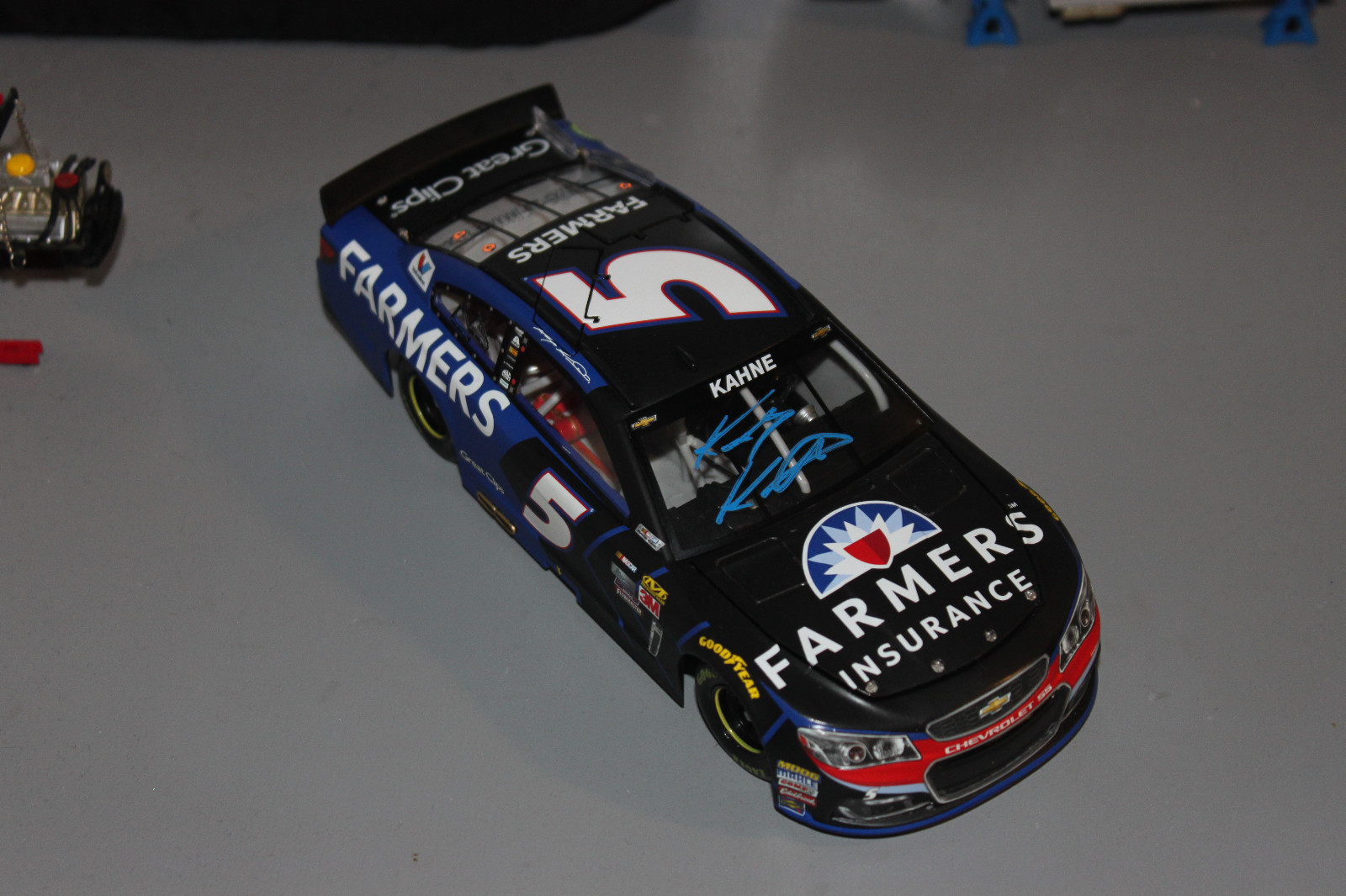 2017 Kasey Kahne Farmers Insurance 1 24 - Autographed in bleu paint pen w COA 2017 Kasey Kahne Farmers Insurance 1 24 - Autographed in bleu paint pen w COA