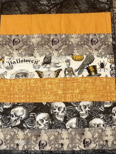 Hecho a mano acolchado Halloween 46" x 16" corredor de mesa esqueleto arañas calabaza - Imagen 4 de 4