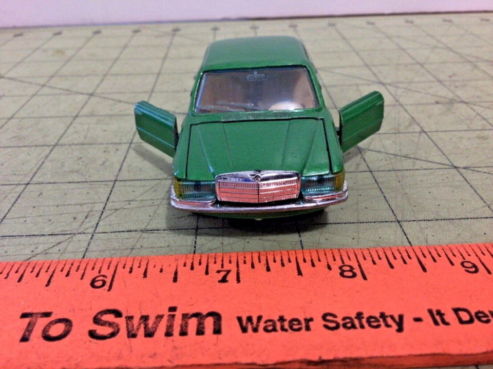 Coche fundido a presión Mercedes 350 SE de colección por GAMA hecho en Hong Kong Foto 3 de 4