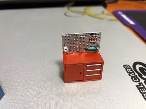 1/64 Diorama Garage Workbench Model Repair Workshop Tool Cabinet Scene Model Toy - Picture 14 of 19