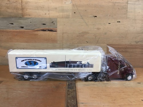 ERTL Peterbilt 377 AE Tractor 1994 National Farm Toy Show Trailer 1/64 Scale NEW - Picture 2 of 13