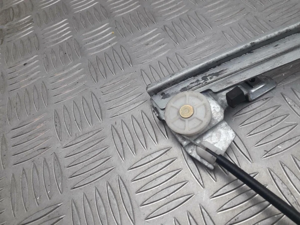 RENAULT MEGANE 2002 N/S PASSENGERS Left FRONT WINDOW REGULATOR 7700834392 - Image 4 of 4