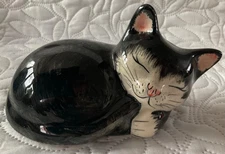 Charming Babbacombe pottery sleeping black and white cat