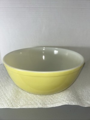 Vintage Pyrex Yellow 404 Mixing Bowl Quart Large Nesting Retro
