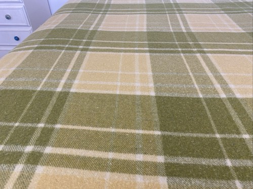 Warrnambool Columbine Green / Yellow Check Pure Wool Queen Blanket 225x200cm - Picture 7 of 16