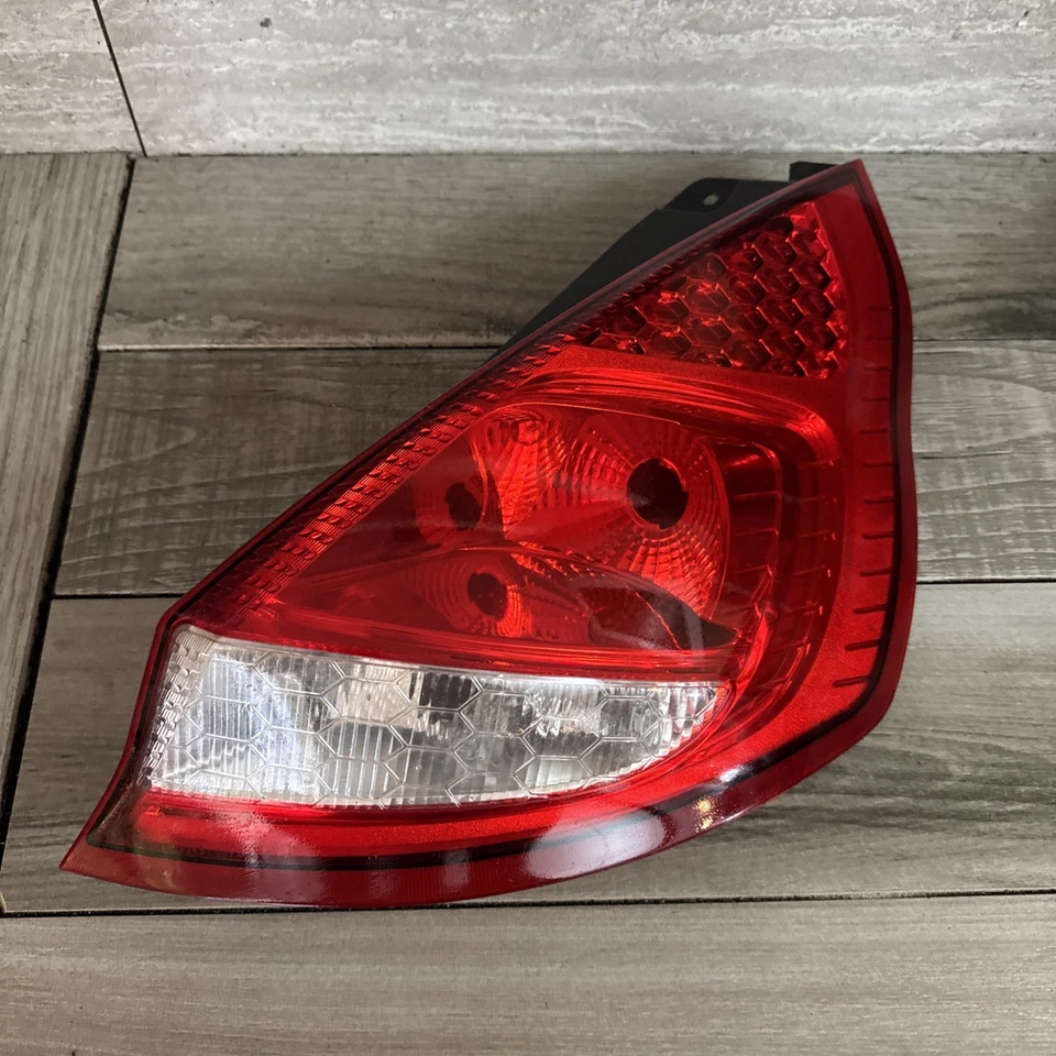 🥇 Lámpara de luz trasera lateral derecho pasajero Ford Fiesta 2011 2012 2013 genuina OEM Foto 4 de 4