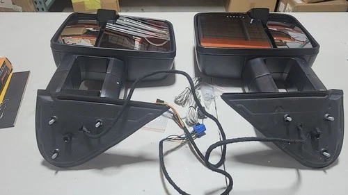 USED Tow Mirror For 2003-2007 Chevy Silverado GMC Power Heated Turn Signal Light