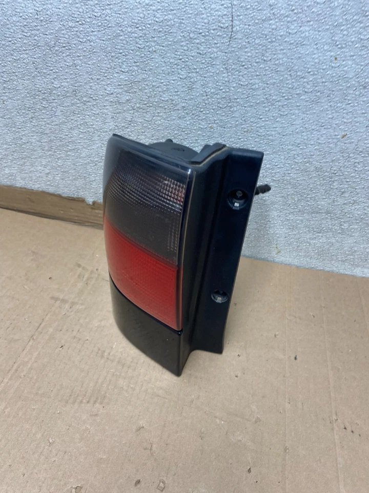 Luz trasera lateral izquierda para conductor Saab 9-5 1999 2000 2001 OEM U7082 DG Foto 2 de 4