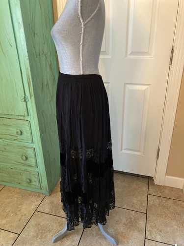 CHAUS, VTG, BLACK LACE AND VELVET, FLARED LONG SKIRT WITH ELASTIC WAIST, M - Picture 3 of 5