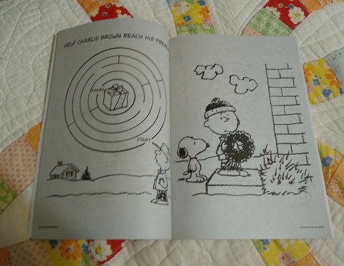 Peanuts Jumbo Coloring & Activity Book Christmas  Holiday Theme Snoopy Woodstock - Bild 2 von 6