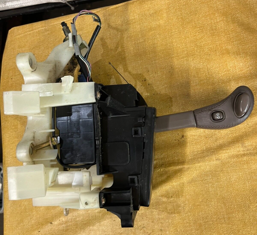 99 2000 01 Lexus ES330 Automatic Gear Shifter Selector Shift Lever Assembly B39 - Picture 6 of 7