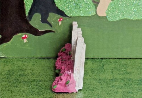 Miniatur Feengarten weiß Zaun mit rosa Rosenbeet Harz Fee Wichtel Troll NEU - Bild 6 von 6