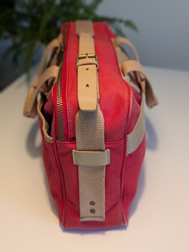 Lacoste Messenger / Shoulder Bag. Vintage Red Canvas & Beige Leather - Picture 19 of 24
