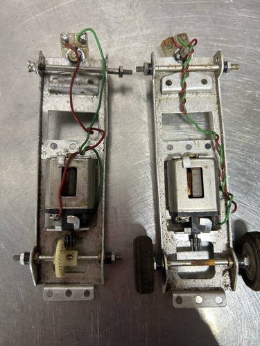VINTAGE ELDON 1/24 SCALE SLOT CAR CHASSIS - ALUMINUM CHASSIS Parts - Picture 7 of 7